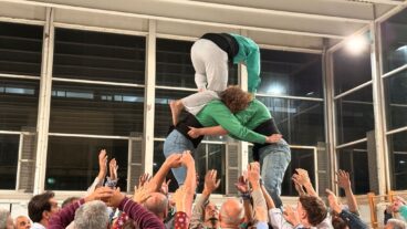 Detalle de una figura de muixeranga durante uno de los entrenamientos de la colla