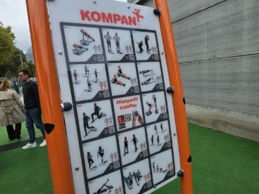 Explicaciones sobre las máquinas del gimnasio al aire libre de Calp