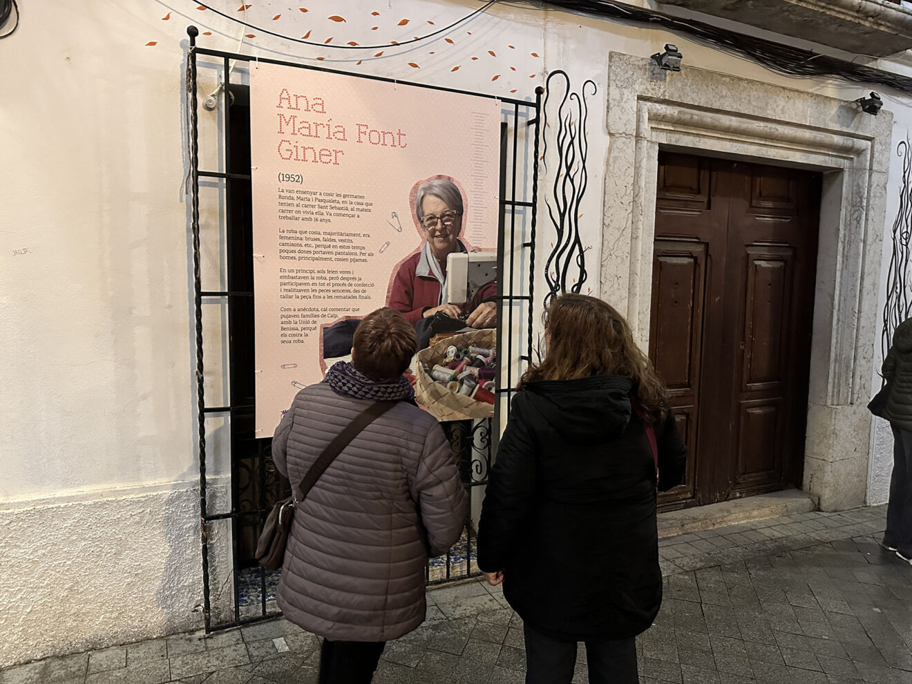 Exposición 'Les modistes' de Benissa en la calle Puríssima
