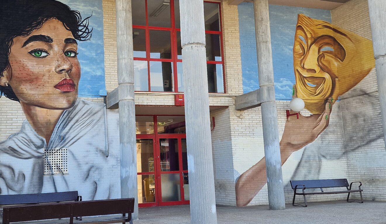 Fachada del IES María Ibars