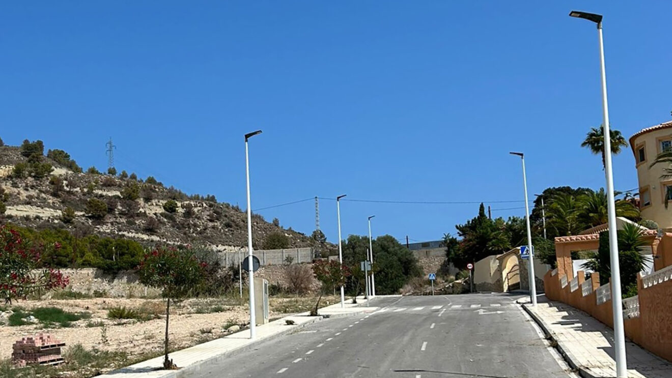 Farolas en la partida Canuta de Calp