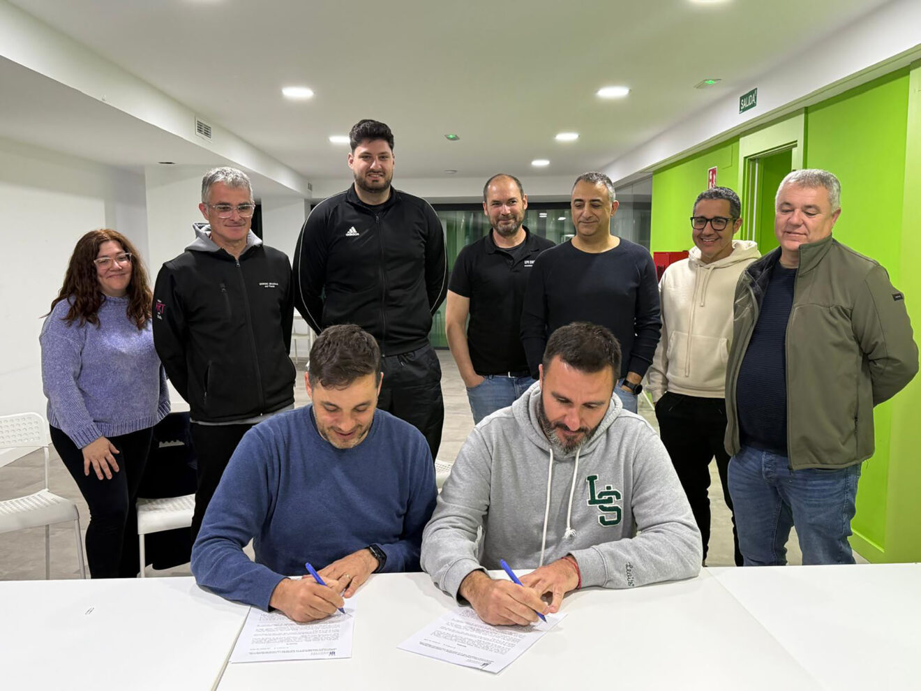 Firma del convenio entre el Ajuntament d’Ondara y la Associació Escoles Esportives d’Ondara para 2026