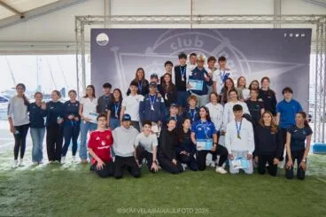 foto de familia de los participantes tecnicos y autoridades del campeonato autonomico de ilca 2026