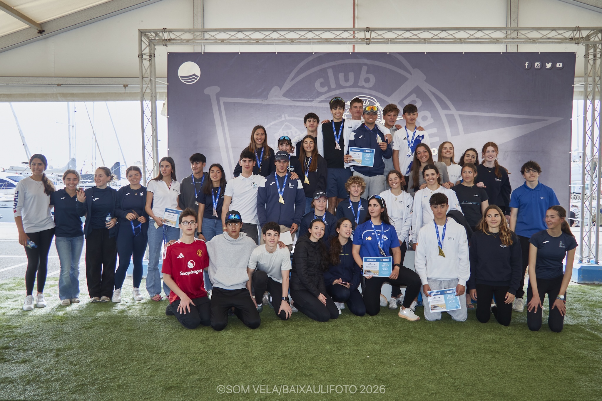 Familiefoto van de technische deelnemers en officials van het Ilca Autonome Kampioenschap 2026.