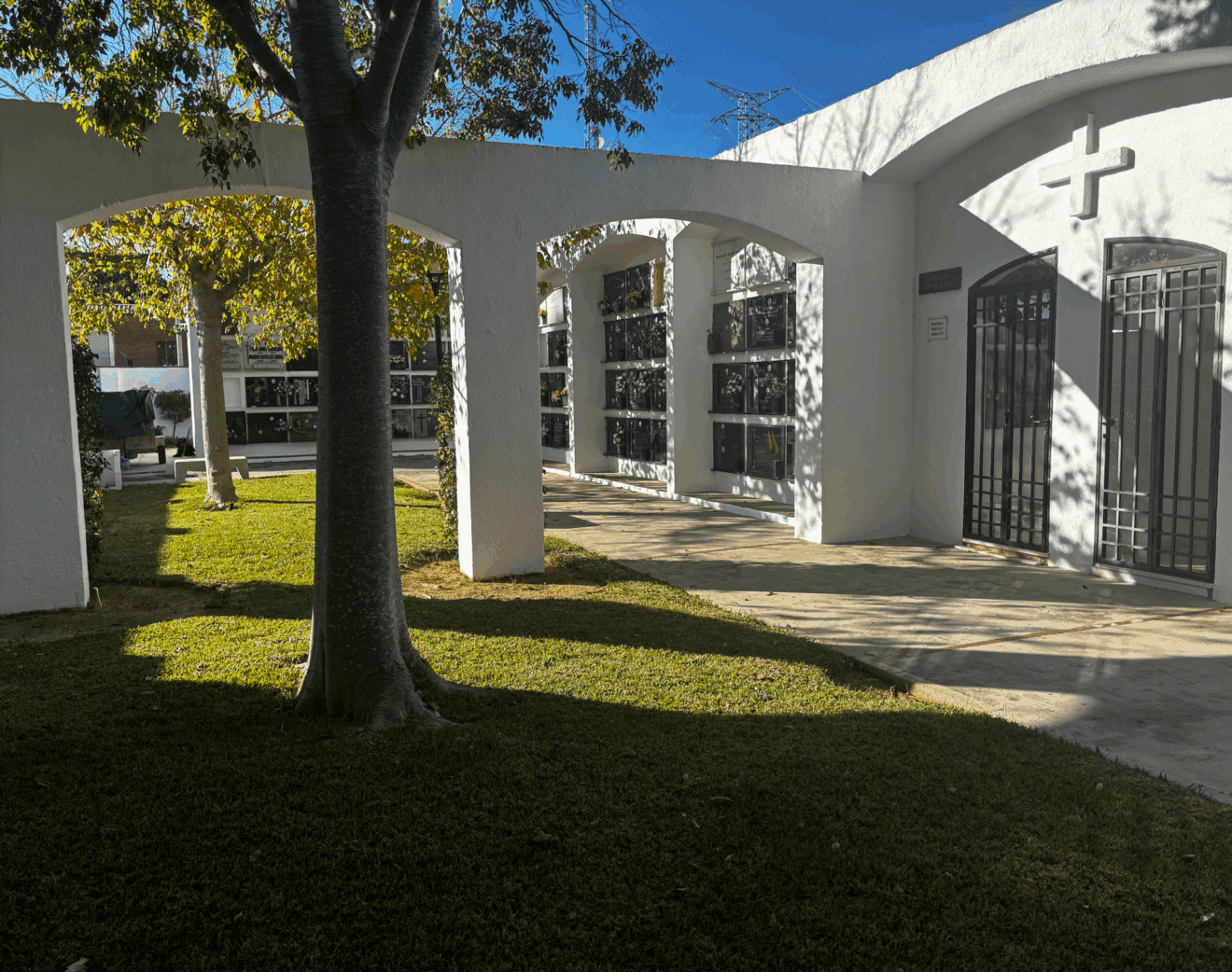 El cementerio municipal de Xàbia preparado para Todos los Santos
