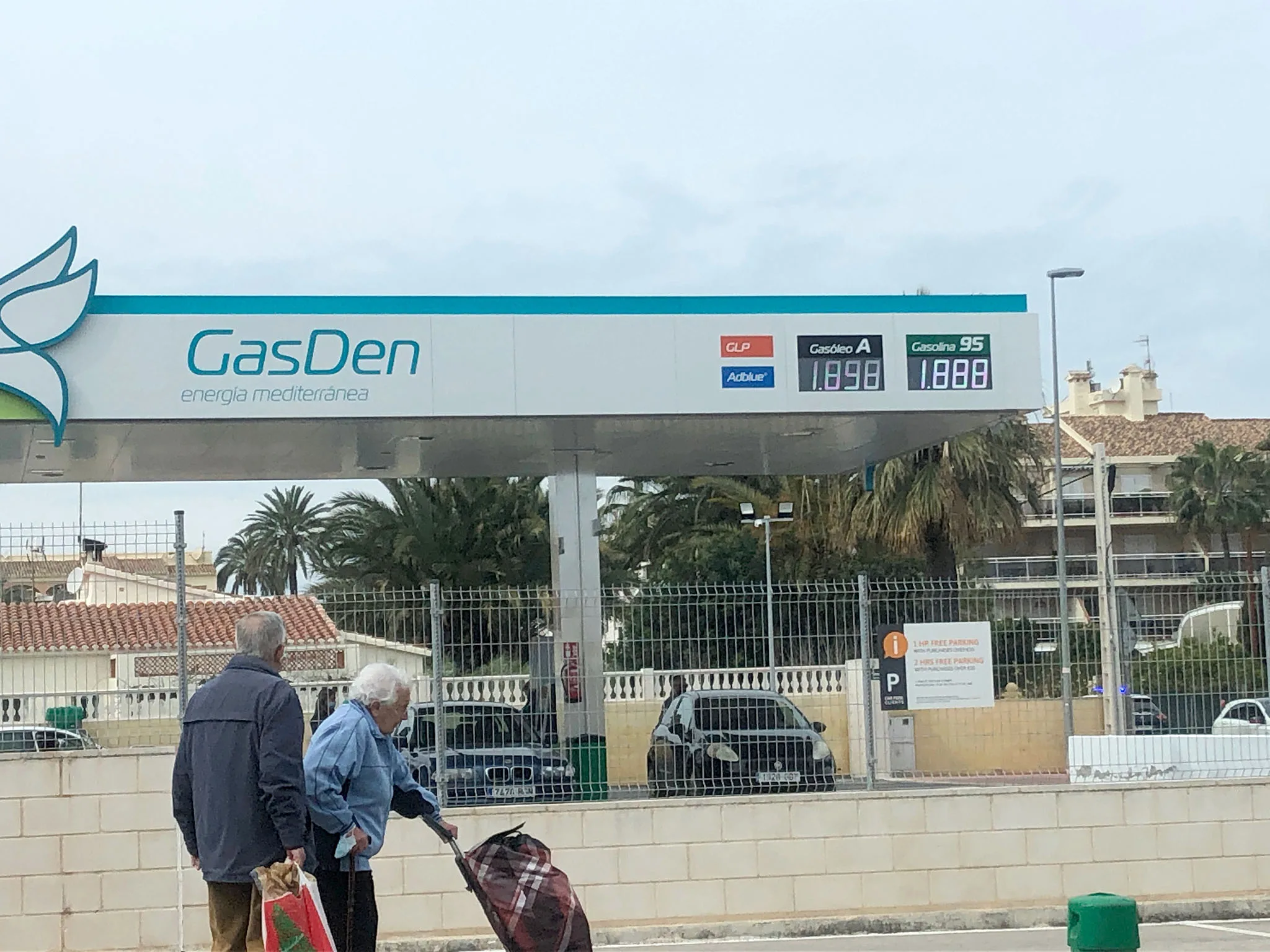 gasolinera en les marines de denia archivo