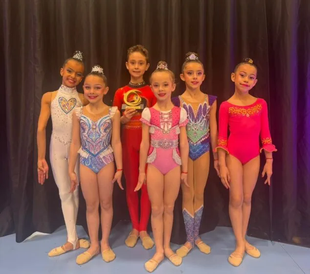 Imagen: Gimnastas de Les Marines de Calp en el campeonato autonómico