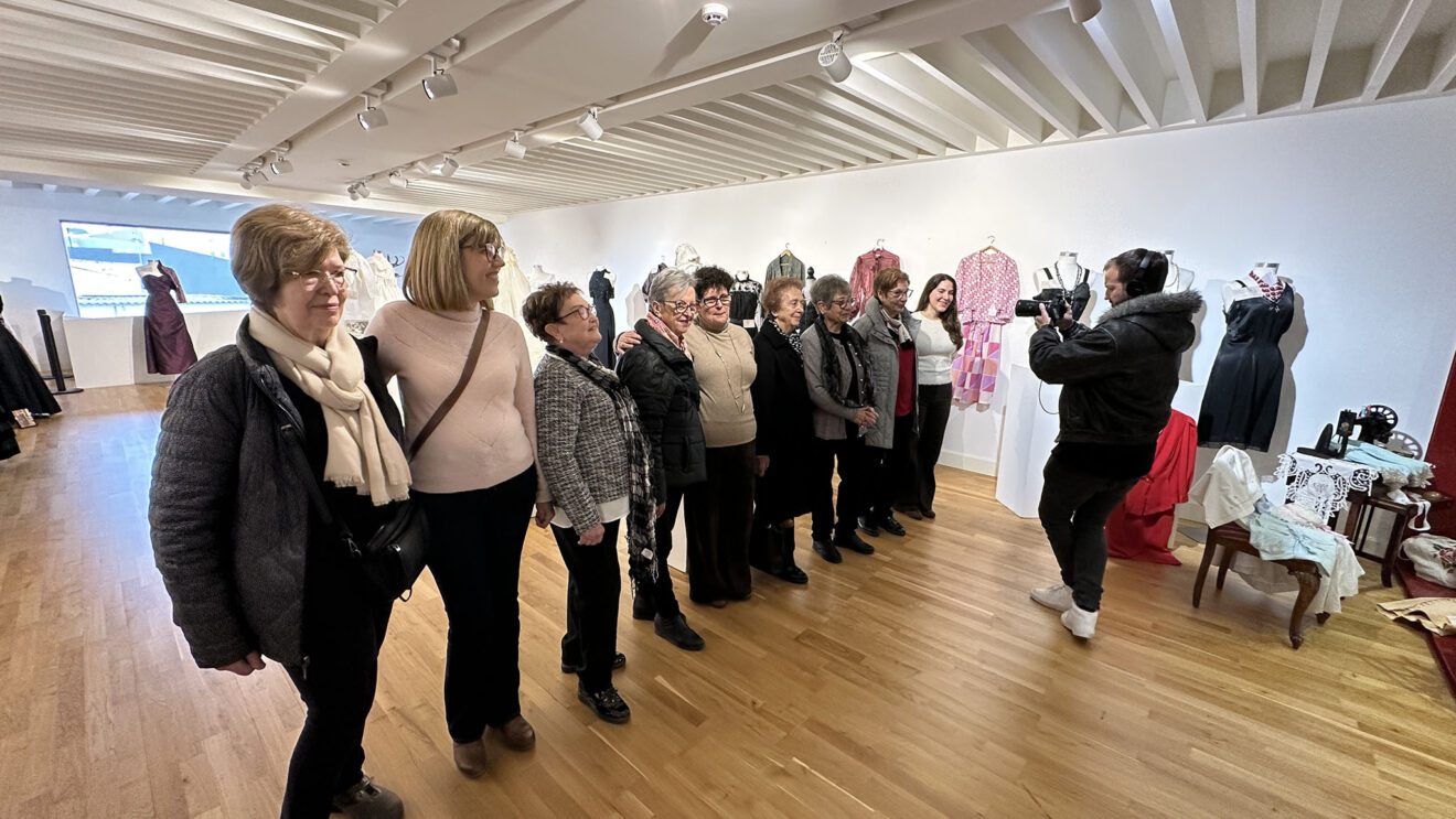 Gravación del vídeo en homenaje a las modistas de Benissa por el 8M