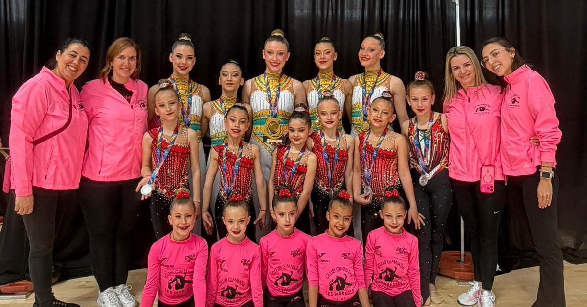 grupo de gimnastas y entrenadoras del cg les marines de calp