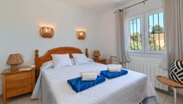 Habitación doble con aire acondicionado para un descanso óptimo