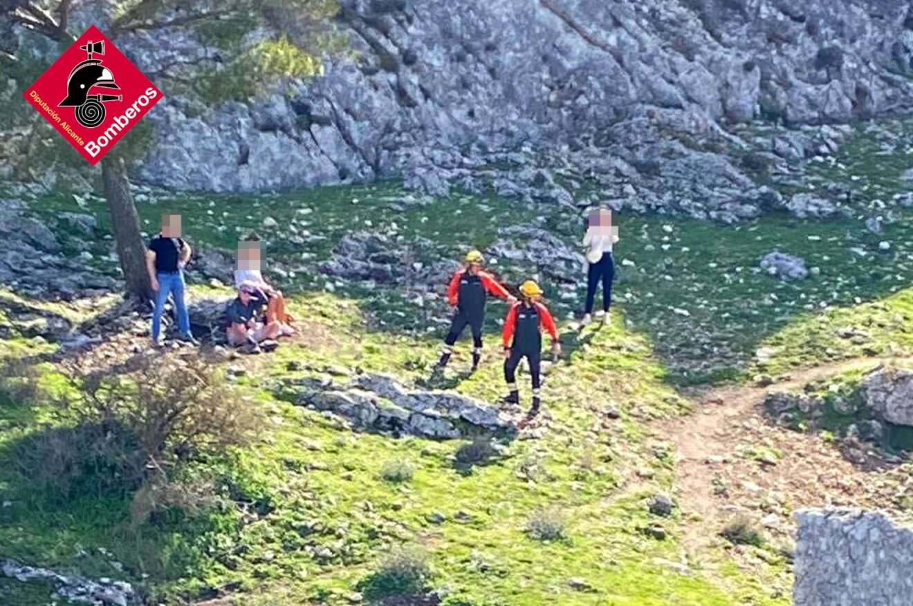Intervención de bomberos en el rescate de Castell de Castells