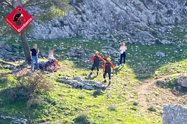 Imagen: Intervención de bomberos en el rescate de Castell de Castells
