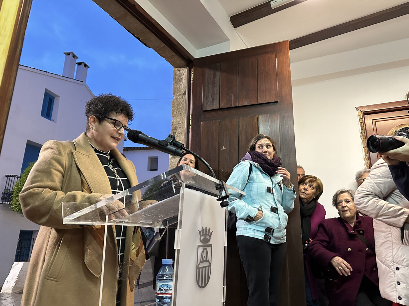 La modista de Benissa Lola Moragues rinde homenaje a las mujeres que han practicado su oficio en la historia del municipio