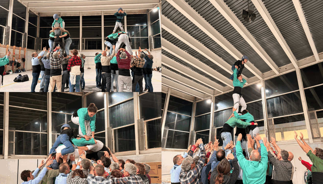 La Muixeranga de la Marina Alta prepara sus figuras durante uno de los ensayos