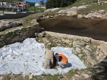 ¿Cómo se vivía en la Cova de les Bruixes? Comienzan las obras para hacer visitable el yacimiento de Benitatxell 10 las labores de limpieza y proteccion de las estructuras arqueologicas son el paso previo para hacer visitable la cueva