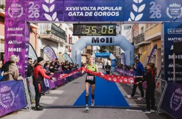 Mª Isabel Ferrer cruza la meta en Gata tras completar una gran actuación con un tiempo de 35:04