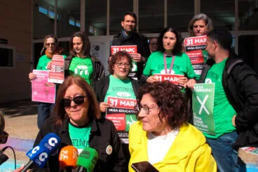 Marta Benavent, representante de STEPV,  y Carmen Soria, representante de CCOO, en representación de los docentes de la Marina Alta