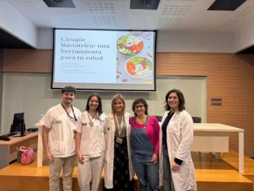El Hospital de Dénia reunió a especialistas en cirugía, nutrición y psicología con pacientes para abordar la obesidad de forma integral