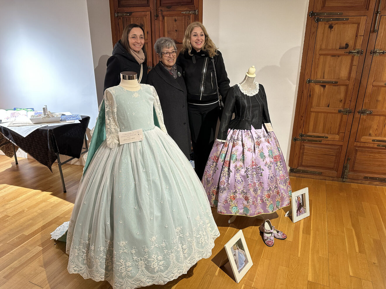 Modista de Benissa y sus vestidos de festera en la exposición 'Fils de memòria'