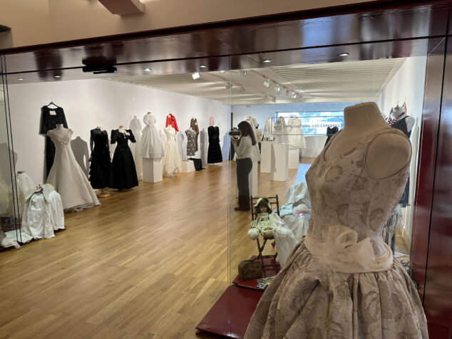 Imagen: Montaje de la exposición 'Fils de memòria' de Benissa por el 8M