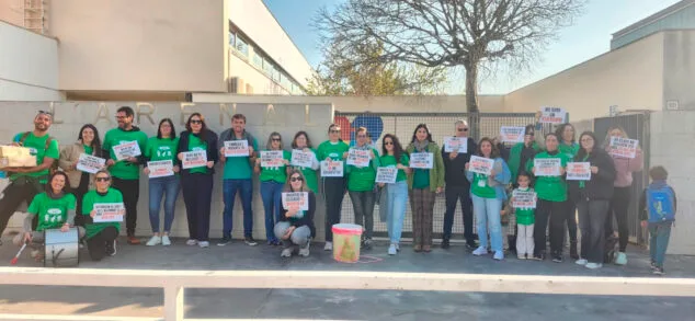 Imagen: Movilización educativa en el CEIP L'Arenal de Xàbia el 24 marzo 2026