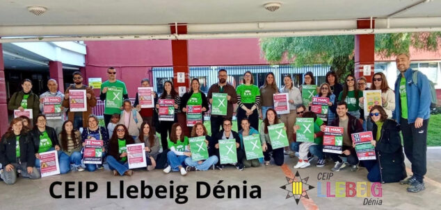 La comunidad educativa de la Marina Alta se moviliza comprometida con la «implicación colectiva y la presión sostenida» 3 Imagen: Movilización educativa en el CEIP Llebeig de Dénia el 24 marzo 2026