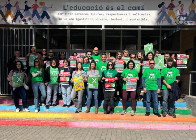 Imagen: Movilización educativa en el IES Maria Ibars de Dénia