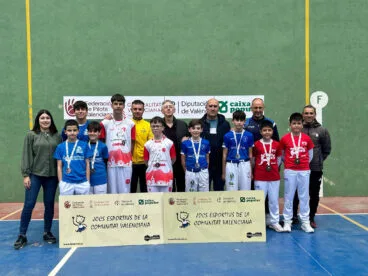 participantes de la prueba de alevin de fronton por parejas de los jecv