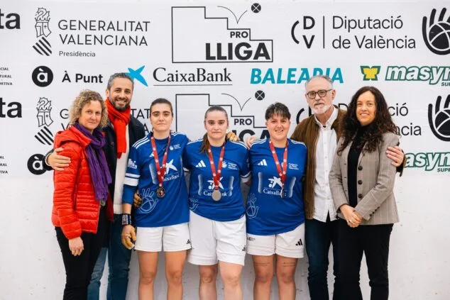 Las pilotaris Fanni, Mireia y Ana del equipo Pedreguer-Rolser logran el subcampeonato de la Lliga CaixaBank 1 Imagen: Fanni, Mireia y Ana logran el subcampeonato de la Lliga CaixaBank