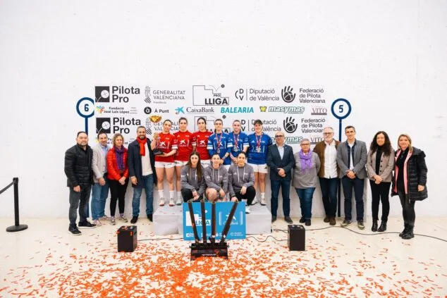 Las pilotaris Fanni, Mireia y Ana del equipo Pedreguer-Rolser logran el subcampeonato de la Lliga CaixaBank 3 Imagen: Podio Lliga Caixabank
