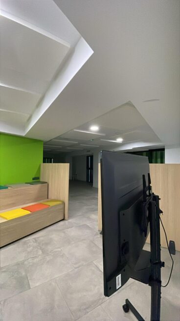Vista interior de la planta remodelada ‘Joves Pro’ en el Espai Jove d’Ondara