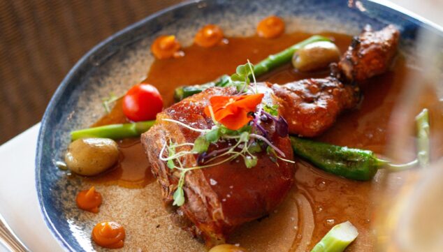 plato de carne de alta seleccion servido en vall de cavall con el punto de coccion perfecto