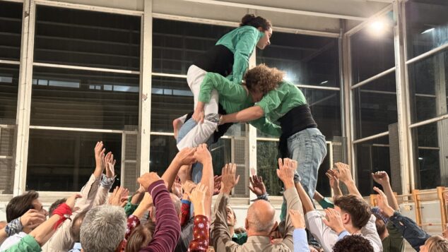 preparacion de la muixeranga de la marina alta para su actuacion en la magdalena de castellon 10