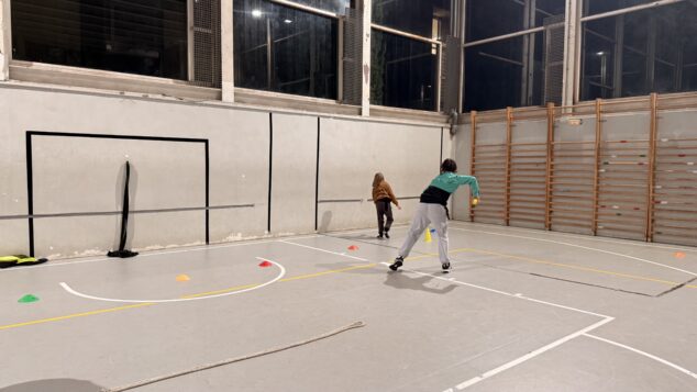 preparacion de la muixeranga de la marina alta para su actuacion en la magdalena de castellon 13