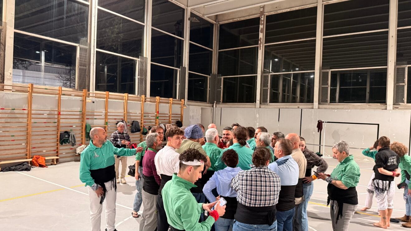 Preparación de la Muixeranga de la Marina Alta para su actuación en la Magdalena de Castellón (16)