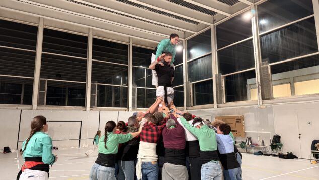 preparacion de la muixeranga de la marina alta para su actuacion en la magdalena de castellon 17