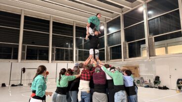 Preparación de la Muixeranga de la Marina Alta para su actuación en la Magdalena de Castellón (18)