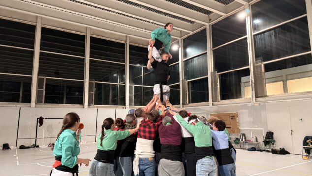 preparacion de la muixeranga de la marina alta para su actuacion en la magdalena de castellon 18