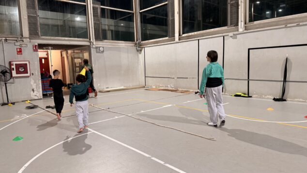 preparacion de la muixeranga de la marina alta para su actuacion en la magdalena de castellon 20