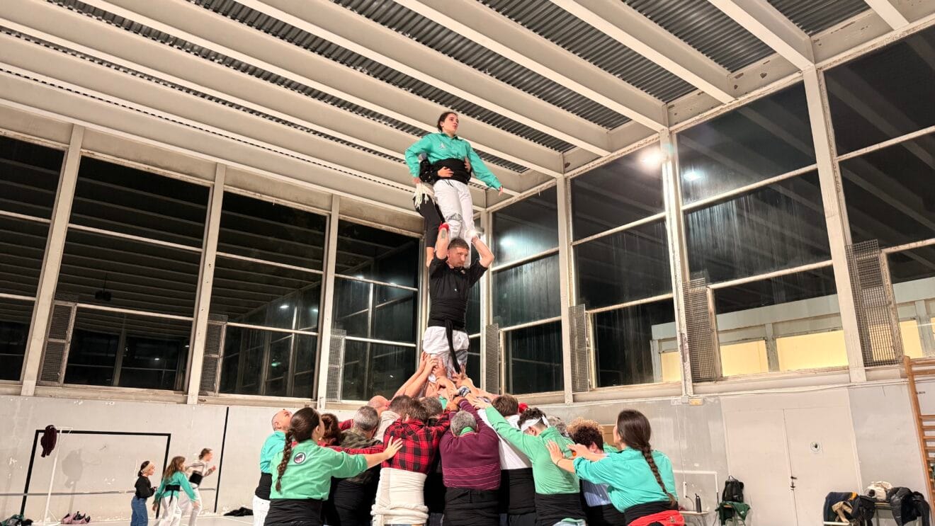 Preparación de la Muixeranga de la Marina Alta para su actuación en la Magdalena de Castellón (21)