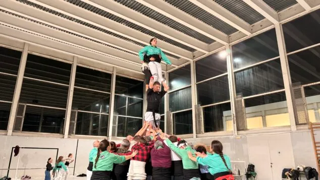Así se prepara la Muixeranga de la Marina Alta para su actuación en la Magdalena de Castellón 20 preparacion de la muixeranga de la marina alta para su actuacion en la magdalena de castellon 21