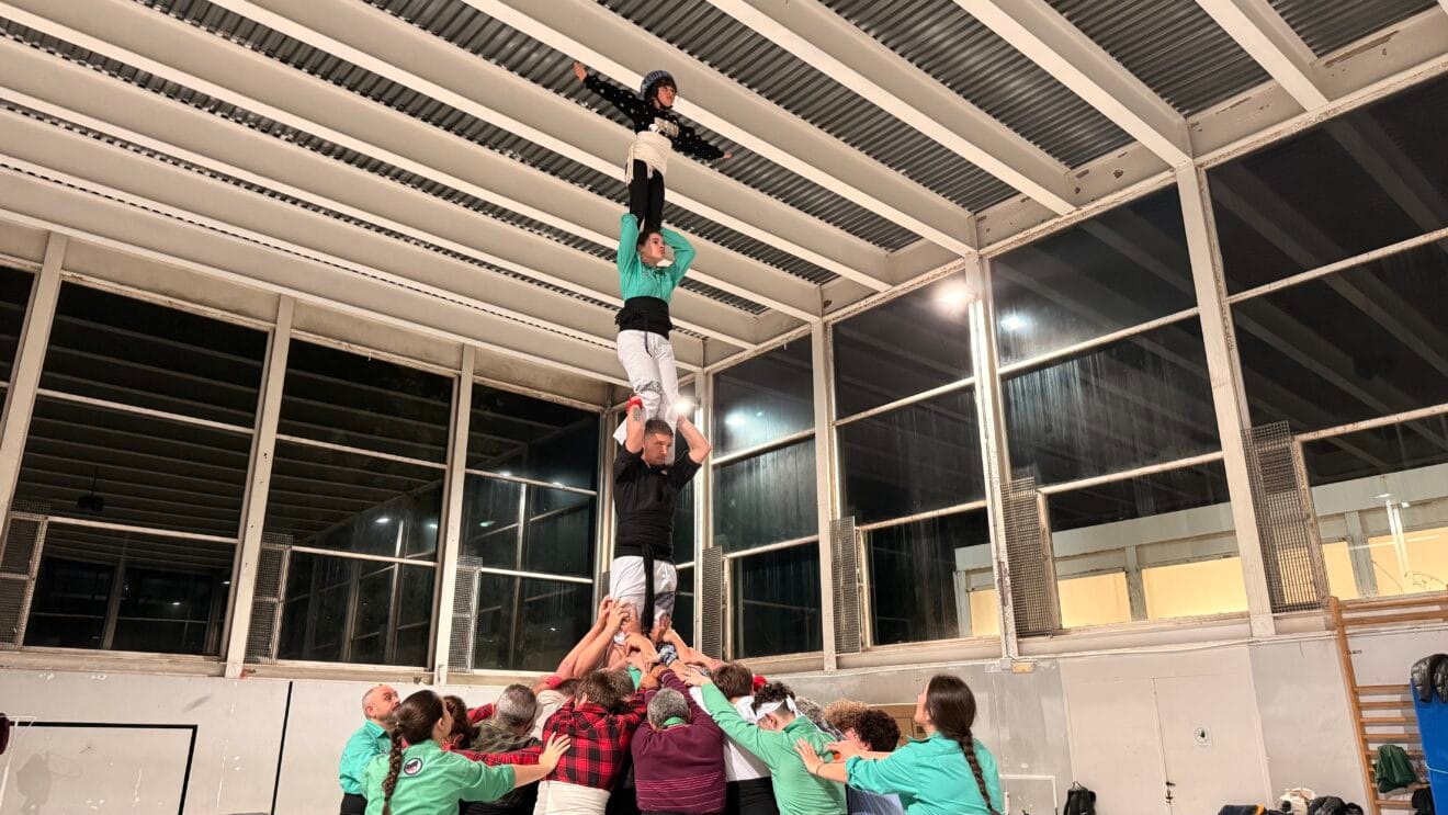 Preparación de la Muixeranga de la Marina Alta para su actuación en la Magdalena de Castellón (22)
