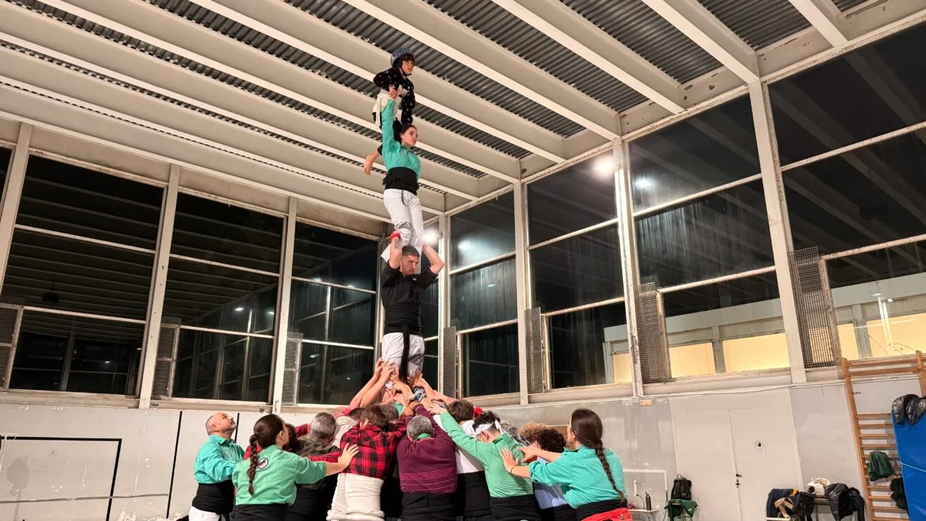 Preparación de la Muixeranga de la Marina Alta para su actuación en la Magdalena de Castellón (24)