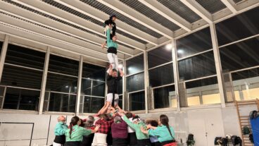 Preparación de la Muixeranga de la Marina Alta para su actuación en la Magdalena de Castellón (24)