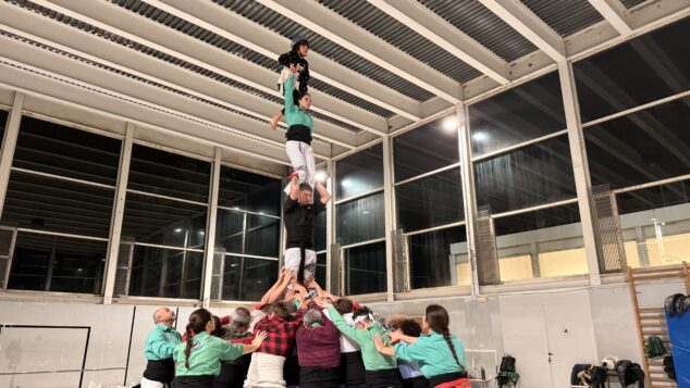 preparacion de la muixeranga de la marina alta para su actuacion en la magdalena de castellon 24