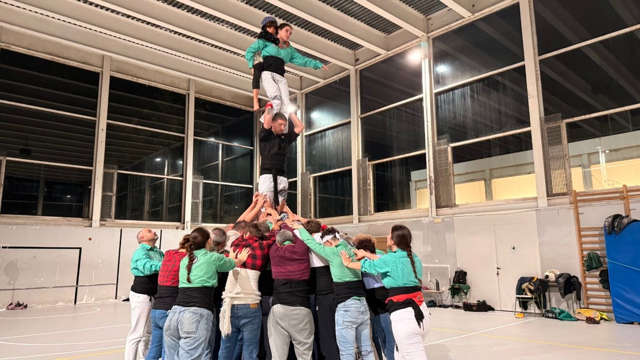 Preparación de la Muixeranga de la Marina Alta para su actuación en la Magdalena de Castellón (26)