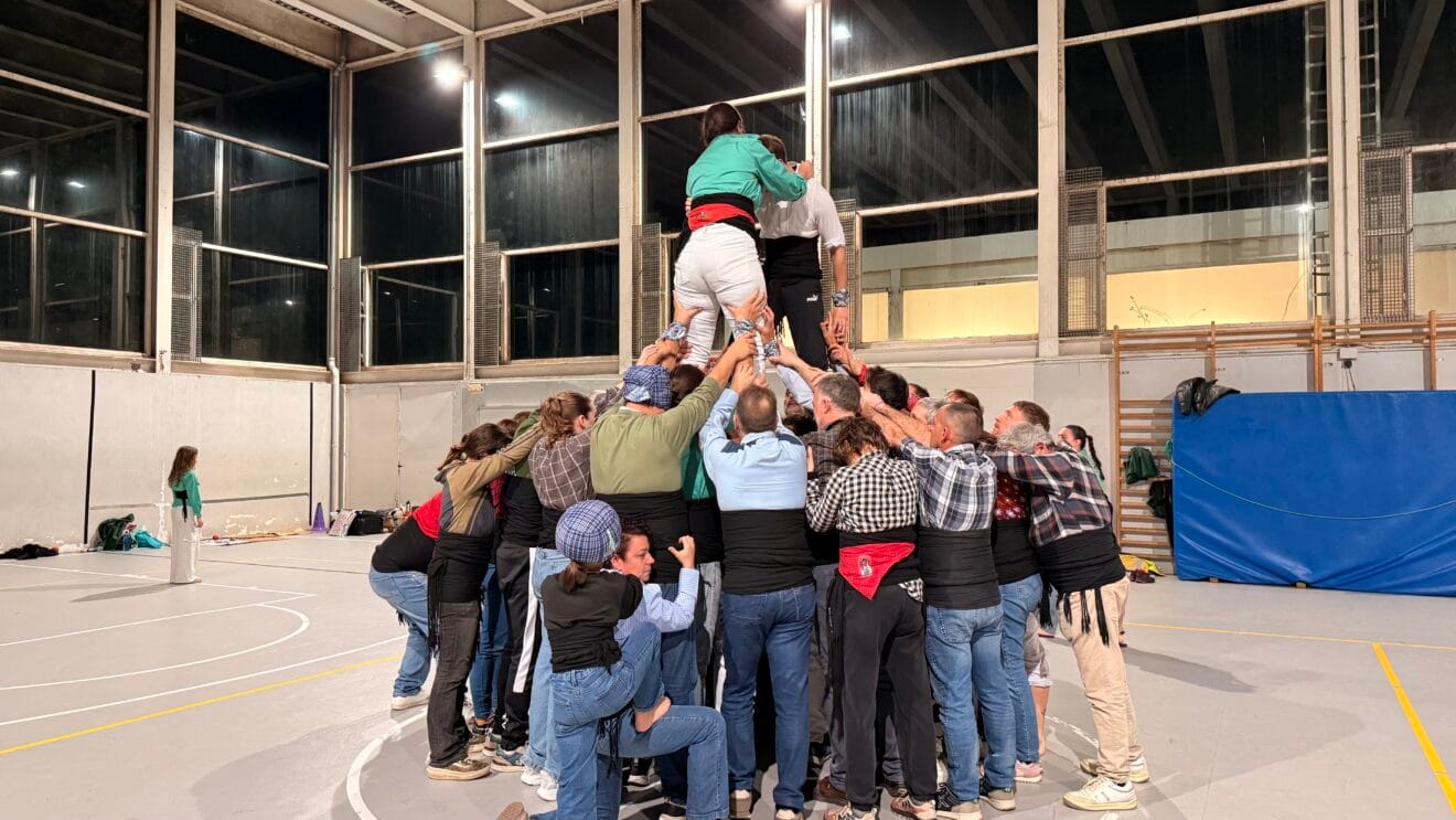 Preparación de la Muixeranga de la Marina Alta para su actuación en la Magdalena de Castellón (29)