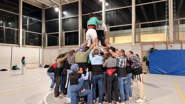 preparacion de la muixeranga de la marina alta para su actuacion en la magdalena de castellon 29