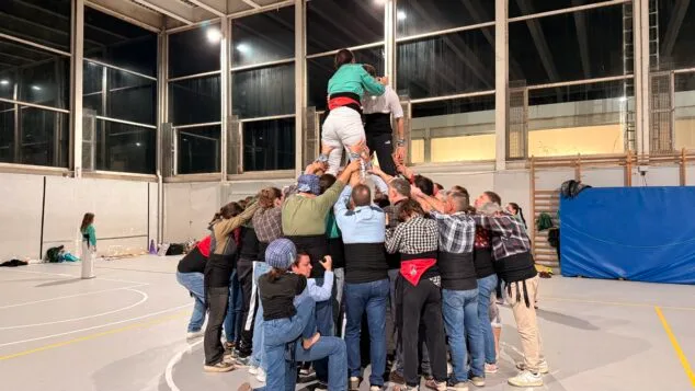 Así se prepara la Muixeranga de la Marina Alta para su actuación en la Magdalena de Castellón 12 preparacion de la muixeranga de la marina alta para su actuacion en la magdalena de castellon 29