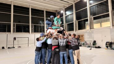 Preparación de la Muixeranga de la Marina Alta para su actuación en la Magdalena de Castellón (30)